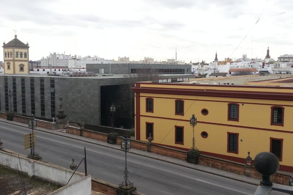 Alleanza, Puerta A Santa Cruz Seville Exterior photo